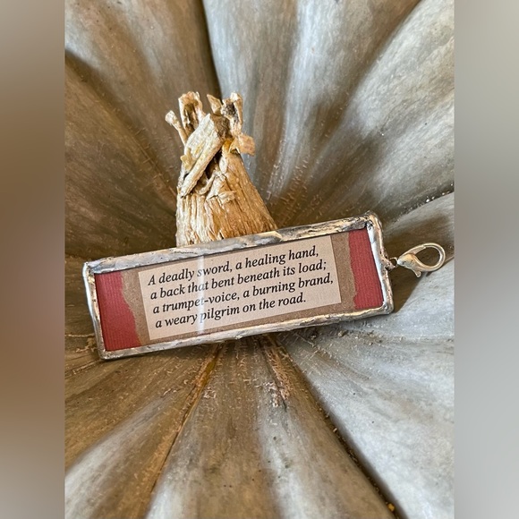 Pendent - Picture 1 of 4